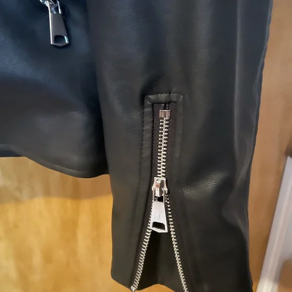 Oversized Faux Leather Jacket - Picture 5 of 5